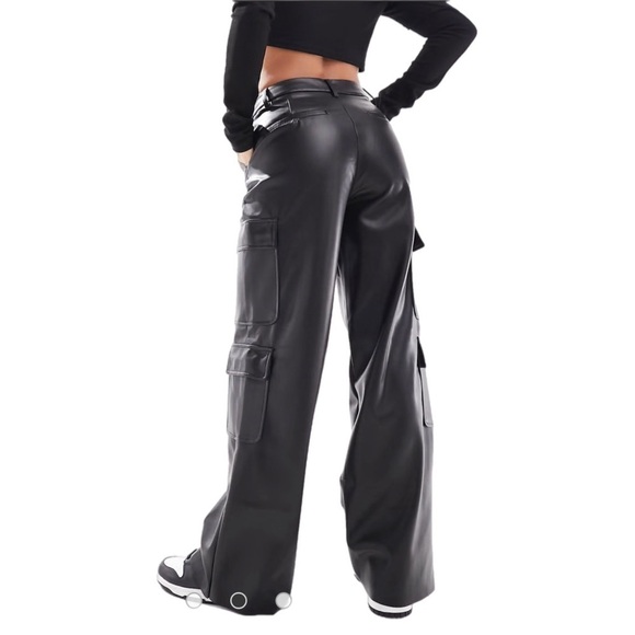 Stradivarius Petite faux leather cargo pants in black - Picture 2 of 8